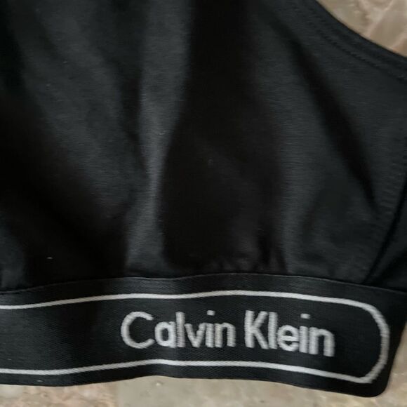 Calvin Klein black workout top, great condition, size S/P - Picture 4 of 4